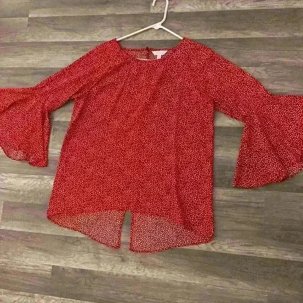 💜 2/$25 Large Lightweight Flowing Blouse - Picture 2 of 6